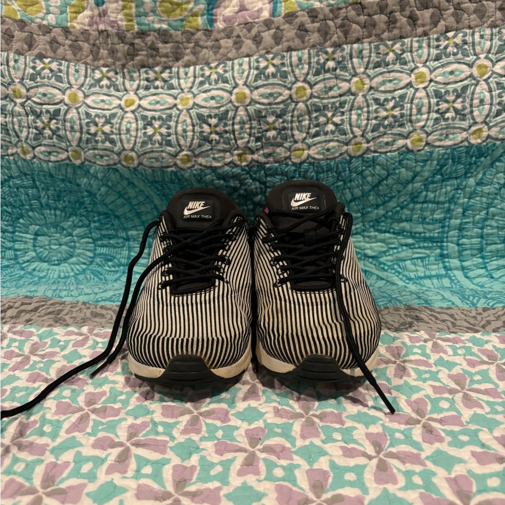 Nike Air Max Thea black white stripe